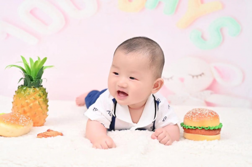 新泰宝宝在妈妈肚子里